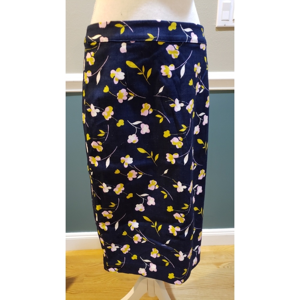 Boden navy with floral pattern NWT skirt